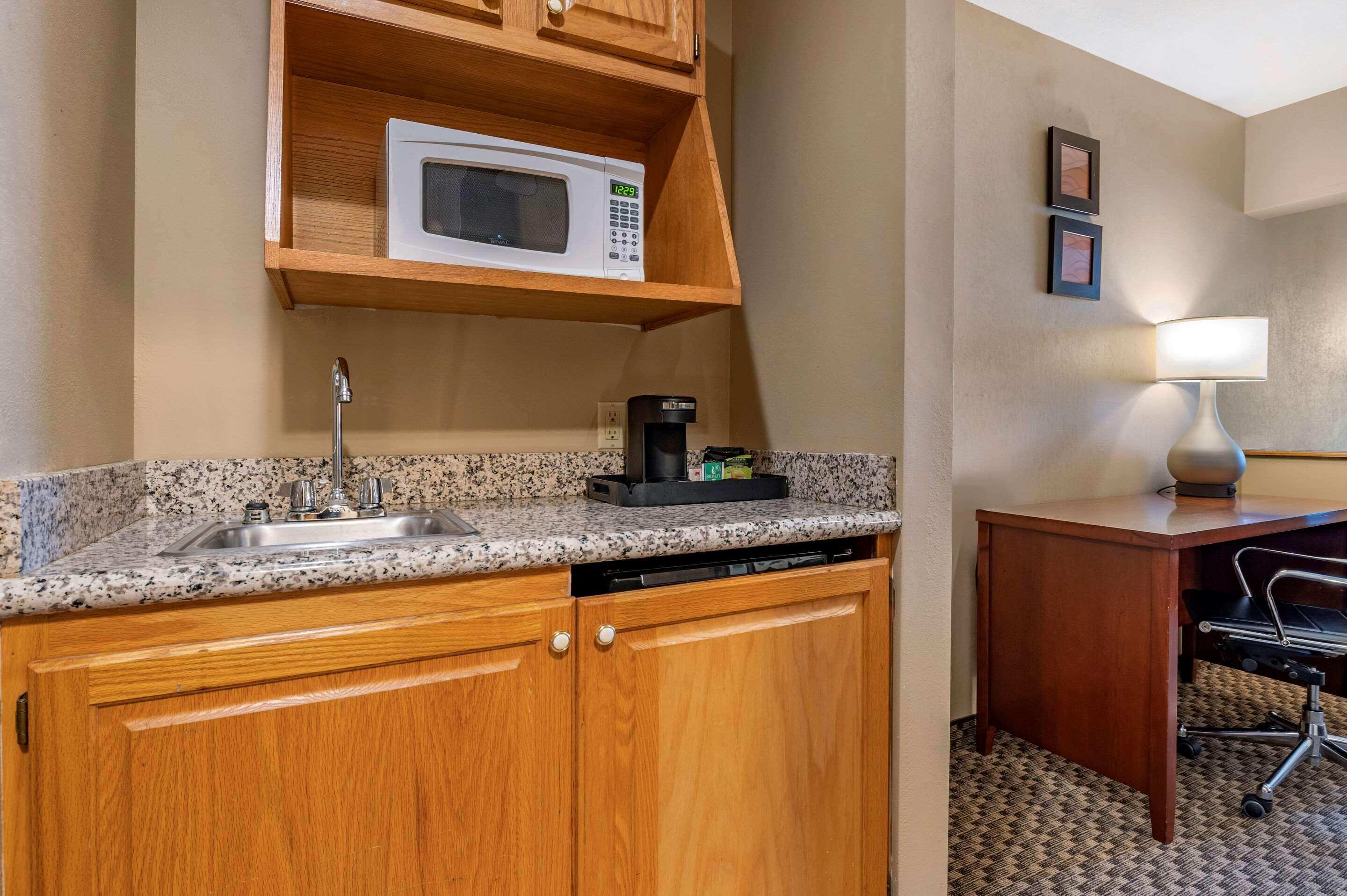 Comfort Inn&suites Hotel 3*